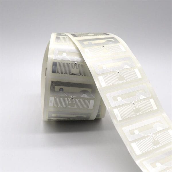 Industrielle RFID-tags med to frekvenser til uniformer