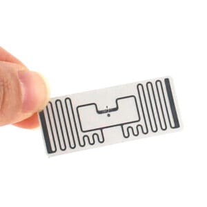 Indsyet RFID-tag med to frekvenser til tekstiler